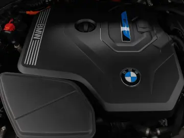 BMW X3 xD30e Laser Kamera HUD DAB AHK Komfort 19Zoll