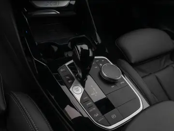 BMW X3 xD30e Laser Kamera HUD DAB AHK Komfort 19Zoll