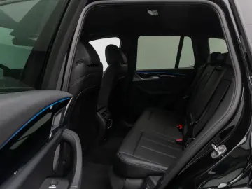 BMW X3 xD30e Laser Kamera HUD DAB AHK Komfort 19Zoll