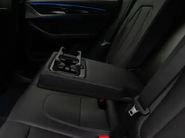 BMW X3 xD30e Laser Kamera HUD DAB AHK Komfort 19Zoll