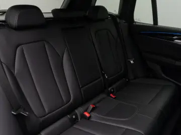 BMW X3 xD30e Laser Kamera HUD DAB AHK Komfort 19Zoll