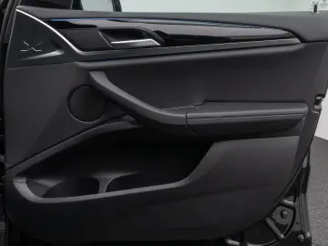 BMW X3 xD30e Laser Kamera HUD DAB AHK Komfort 19Zoll