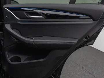 BMW X3 xD30e Laser Kamera HUD DAB AHK Komfort 19Zoll