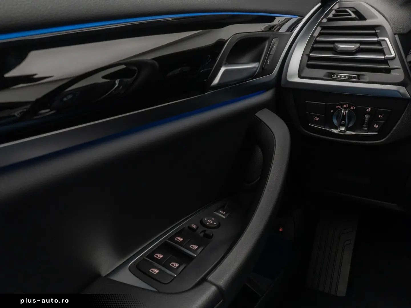 BMW X3 xD30e Laser Kamera HUD DAB AHK Komfort 19Zoll