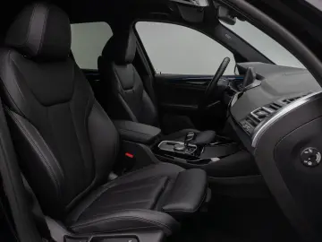 BMW X3 xD30e Laser Kamera HUD DAB AHK Komfort 19Zoll