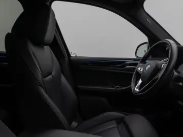 BMW X3 xD30e Laser Kamera HUD DAB AHK Komfort 19Zoll