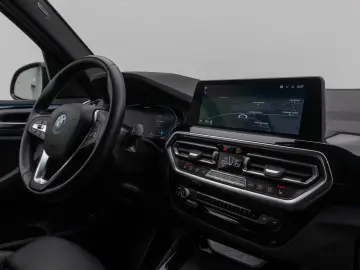 BMW X3 xD30e Laser Kamera HUD DAB AHK Komfort 19Zoll