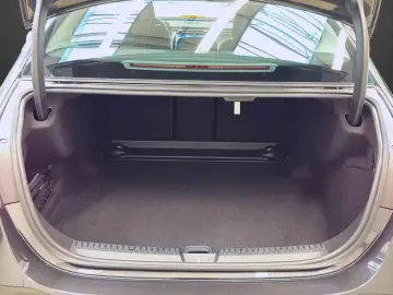 Mercedes-Benz E 200 Avantgarde SHZ Keyless