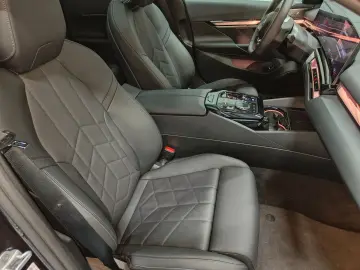 BMW i5 40 eDrive Innovations-Paket Panorama B&W