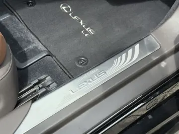 LEXUS LC 500 Club Edition Pano HUD Leder ACC MarkLev.