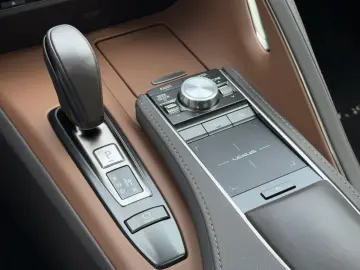 LEXUS LC 500 Club Edition Pano HUD Leder ACC MarkLev.