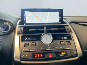 LEXUS NX 300h Style Edition  Bi-LED CAM SHZ CarPlay PD
