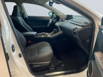 LEXUS NX 300h Style Edition  Bi-LED CAM SHZ CarPlay PD