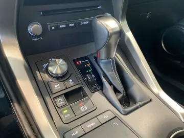 LEXUS NX 300h Style Edition  Bi-LED CAM SHZ CarPlay PD