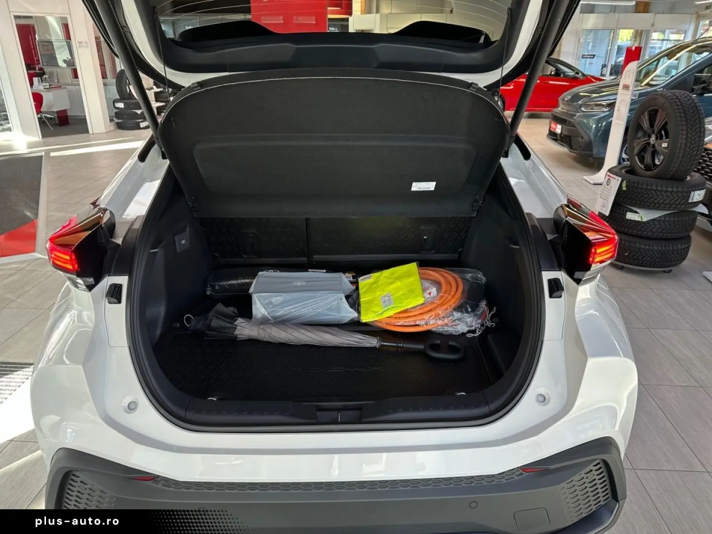 TOYOTA C-HR 2.0 Plug-in Hybrid ACC AUT LED Navi Virtual