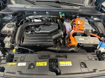 CUPRA Formentor 1.5 TSI e-Hybrid  SENNHEISER PANO NAVI