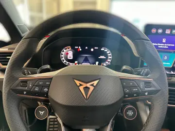 CUPRA Formentor 1.5 TSI e-Hybrid  SENNHEISER PANO NAVI