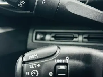 PEUGEOT 5008 2017 1.2i E6 7 Locuri Garantie 12 Luni Rate Ava