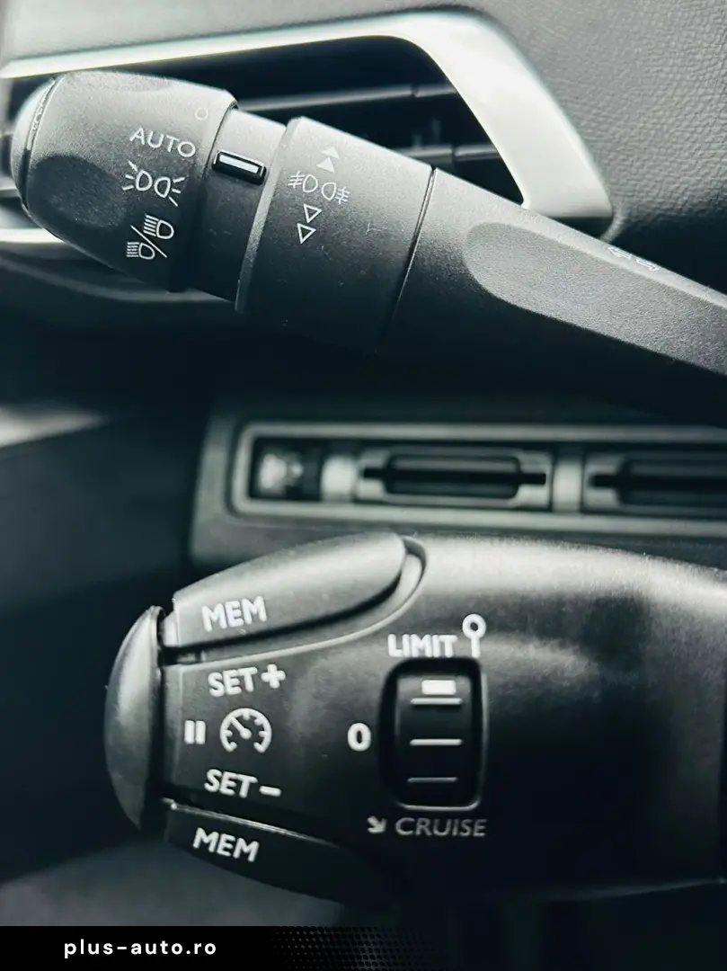 PEUGEOT 5008 2017 1.2i E6 7 Locuri Garantie 12 Luni Rate Ava