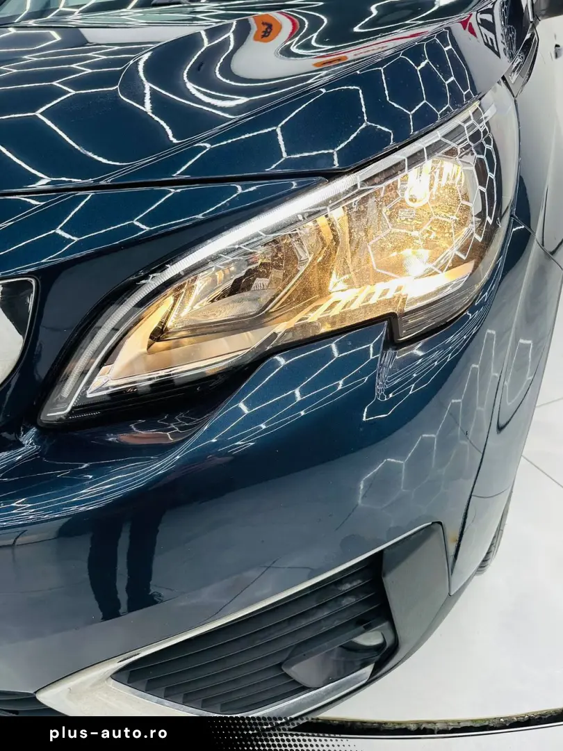 PEUGEOT 5008 2017 1.2i E6 7 Locuri Garantie 12 Luni Rate Ava
