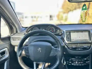 Peugeot 2008   118.000 km   5 moduri condus  garantie  rate