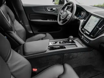 VOLVO XC60 R Design Recharge Plug-In Hybrid AWD T6 Twi