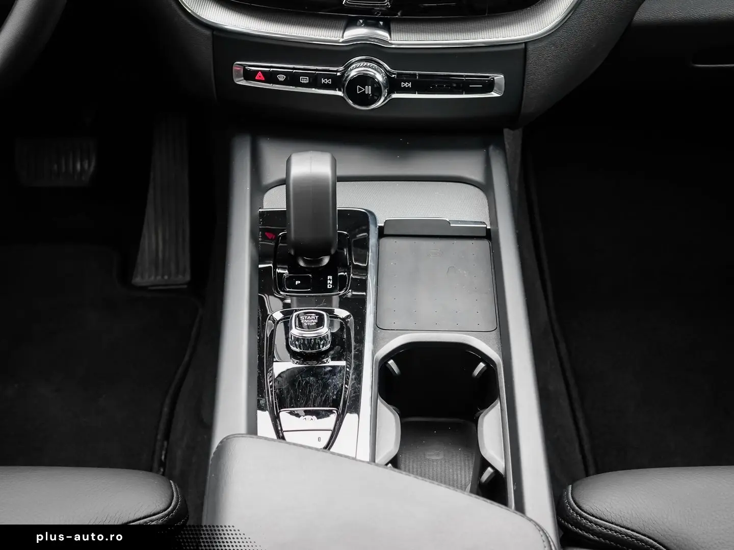 VOLVO XC60 R Design Recharge Plug-In Hybrid AWD T6 Twi