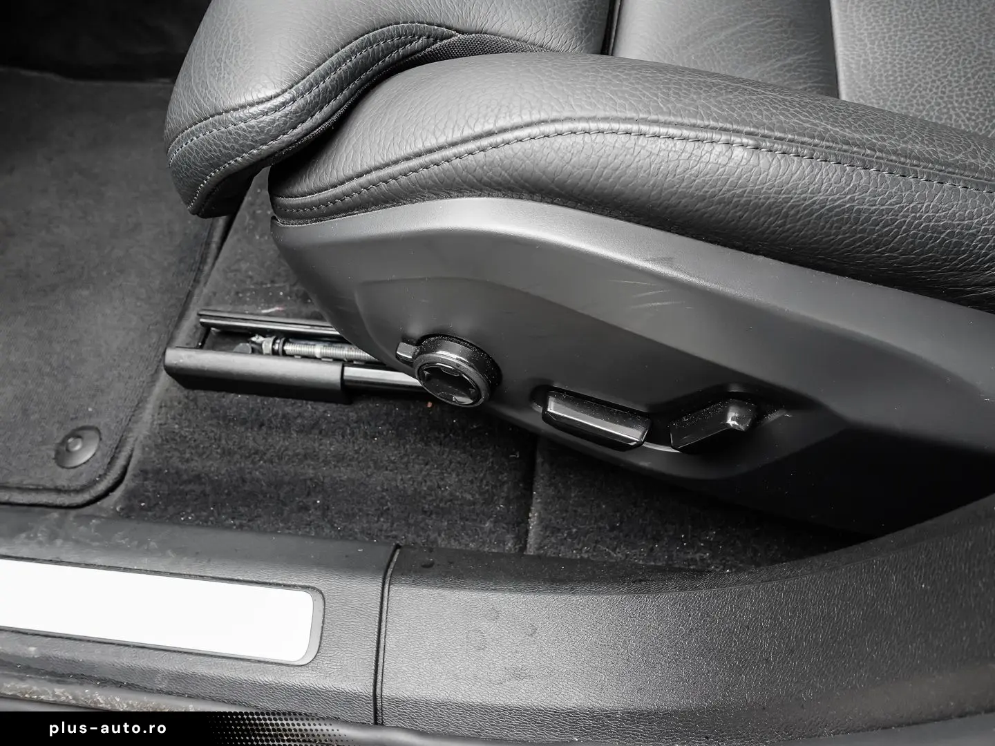 VOLVO XC60 R Design Recharge Plug-In Hybrid AWD T6 Twi