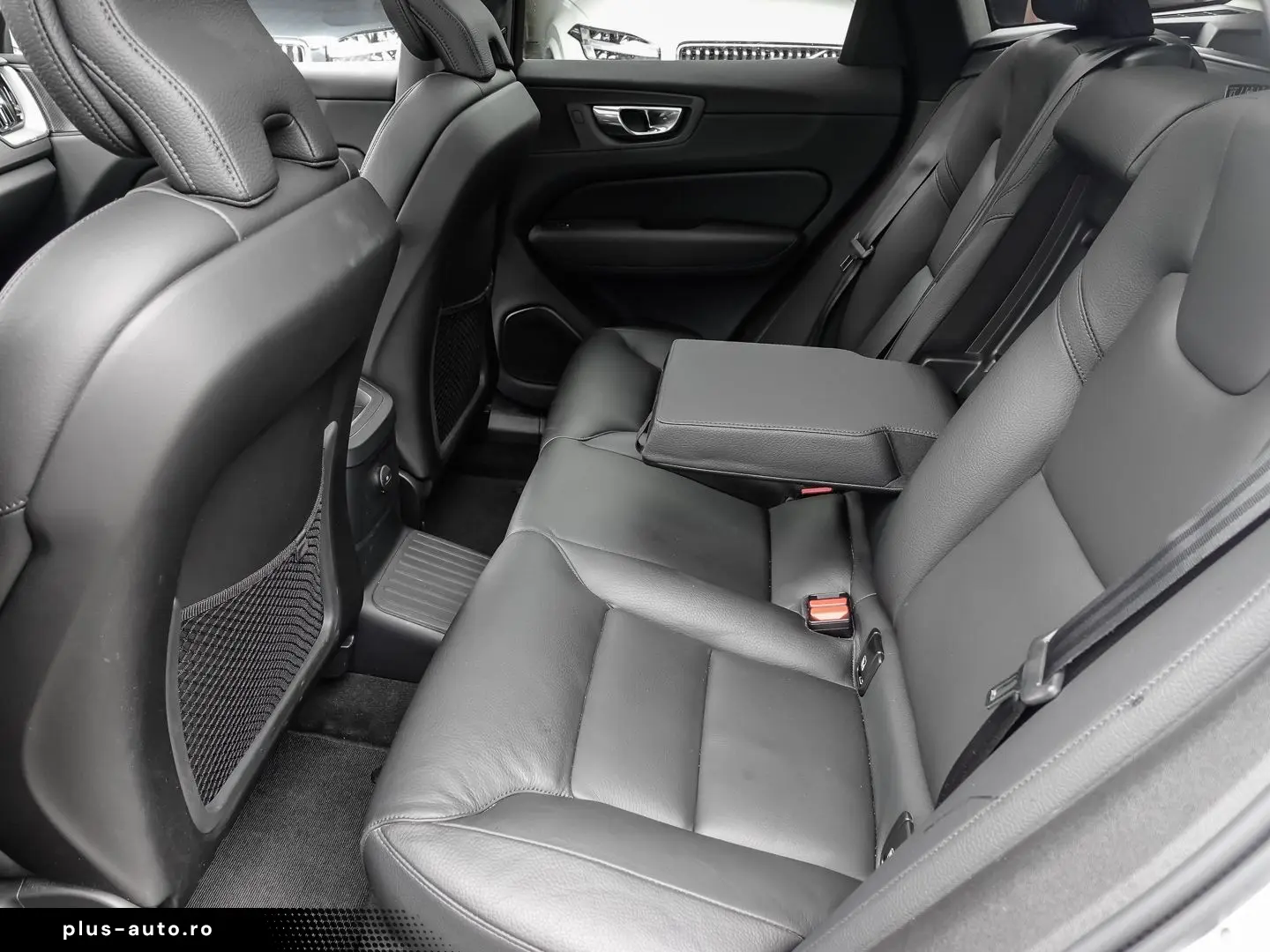 VOLVO XC60 R Design Recharge Plug-In Hybrid AWD T6 Twi