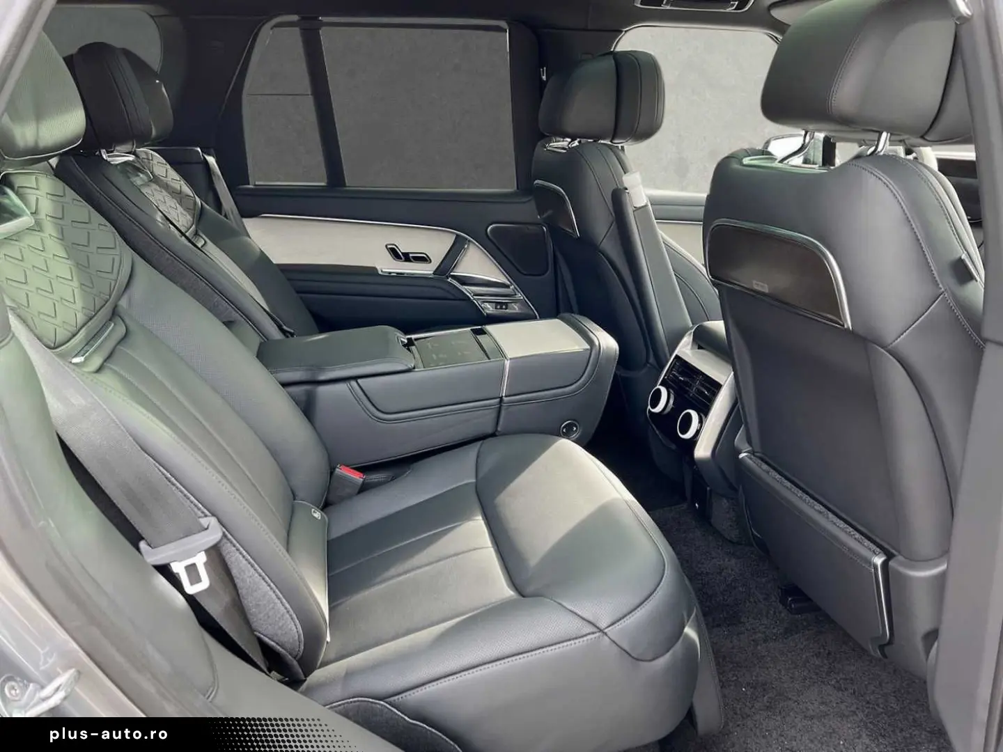 LAND ROVER Range Rover P530 SV