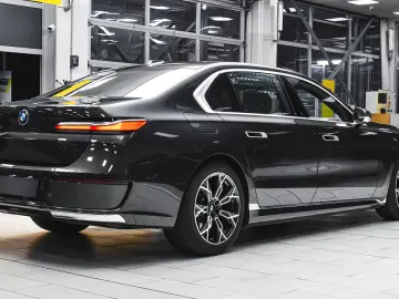 BMW 750e xDrive Executive