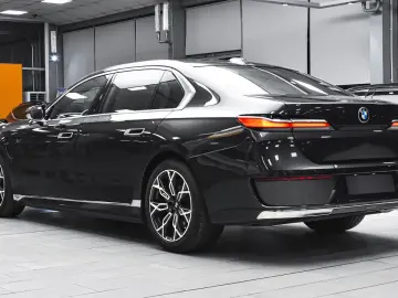 BMW 750e xDrive Executive