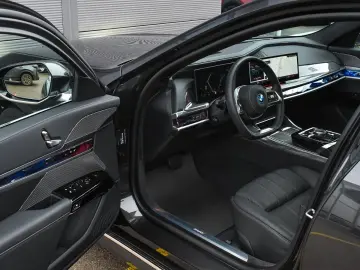 BMW 750e xDrive Executive