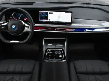 BMW 750e xDrive Executive