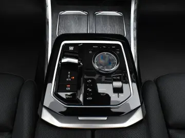 BMW 750e xDrive Executive