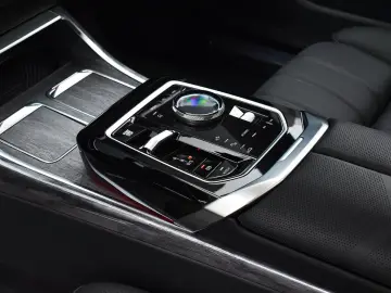 BMW 750e xDrive Executive