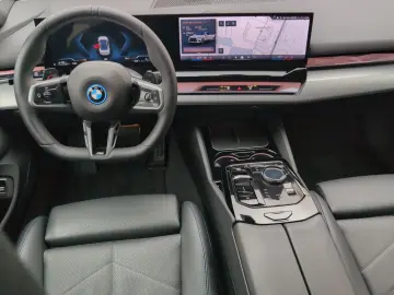 BMW 550e xDr M Sport AdaptiveSusp IconicGlow Ventil 360