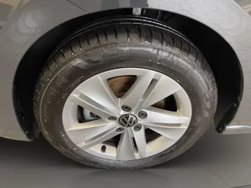 VW Golf VIII 1.5 TSI 85 kW ACC Virtual KlimaA.