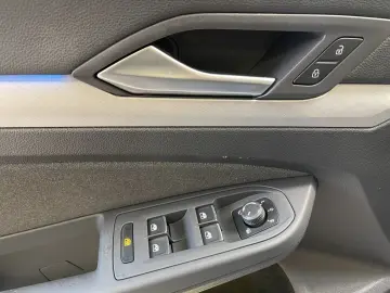 VW Golf VIII 1.5 TSI 85 kW ACC Virtual KlimaA.