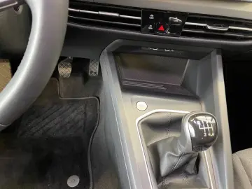 VW Golf VIII 1.5 TSI 85 kW ACC Virtual KlimaA.