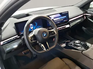 BMW 550e xDrive MSp AdaptiveSusp Ventil Bowers IconicGl