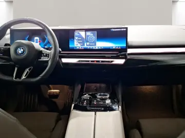 BMW 550e xDrive MSp AdaptiveSusp Ventil Bowers IconicGl