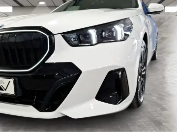 BMW 550e xDrive MSp AdaptiveSusp Ventil Bowers IconicGl