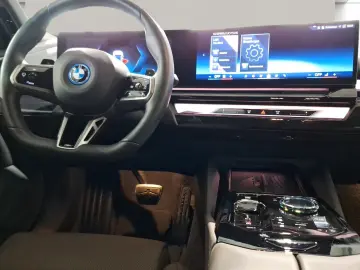 BMW 550e xDrive MSp AdaptiveSusp Ventil Bowers IconicGl