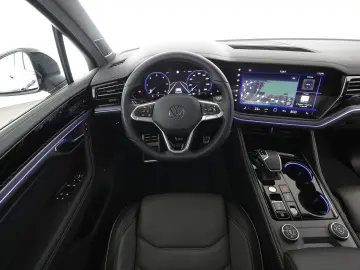 VW Touareg 3.0TDI 286PS 4M R-Line STHZ NaviPro Lede