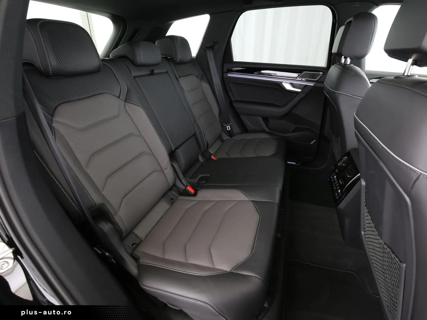 VW Touareg 3.0TDI 286PS 4M R-Line STHZ NaviPro Lede