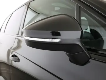 VW Touareg 3.0TDI 286PS 4M R-Line STHZ NaviPro Lede