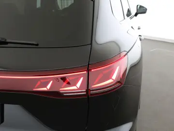 VW Touareg 3.0TDI 286PS 4M R-Line STHZ NaviPro Lede