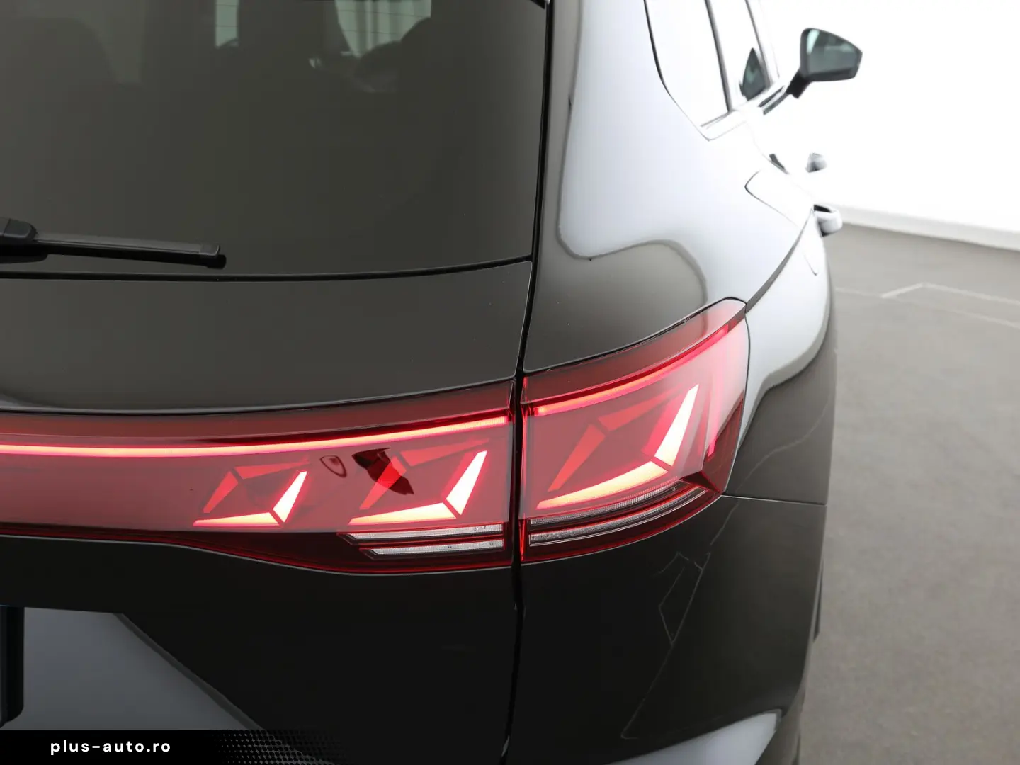 VW Touareg 3.0TDI 286PS 4M R-Line STHZ NaviPro Lede