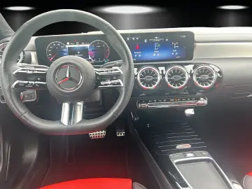 MERCEDES-BENZ CLA 200 d AMG Advanc  DISTRO AHK KeyGo LED